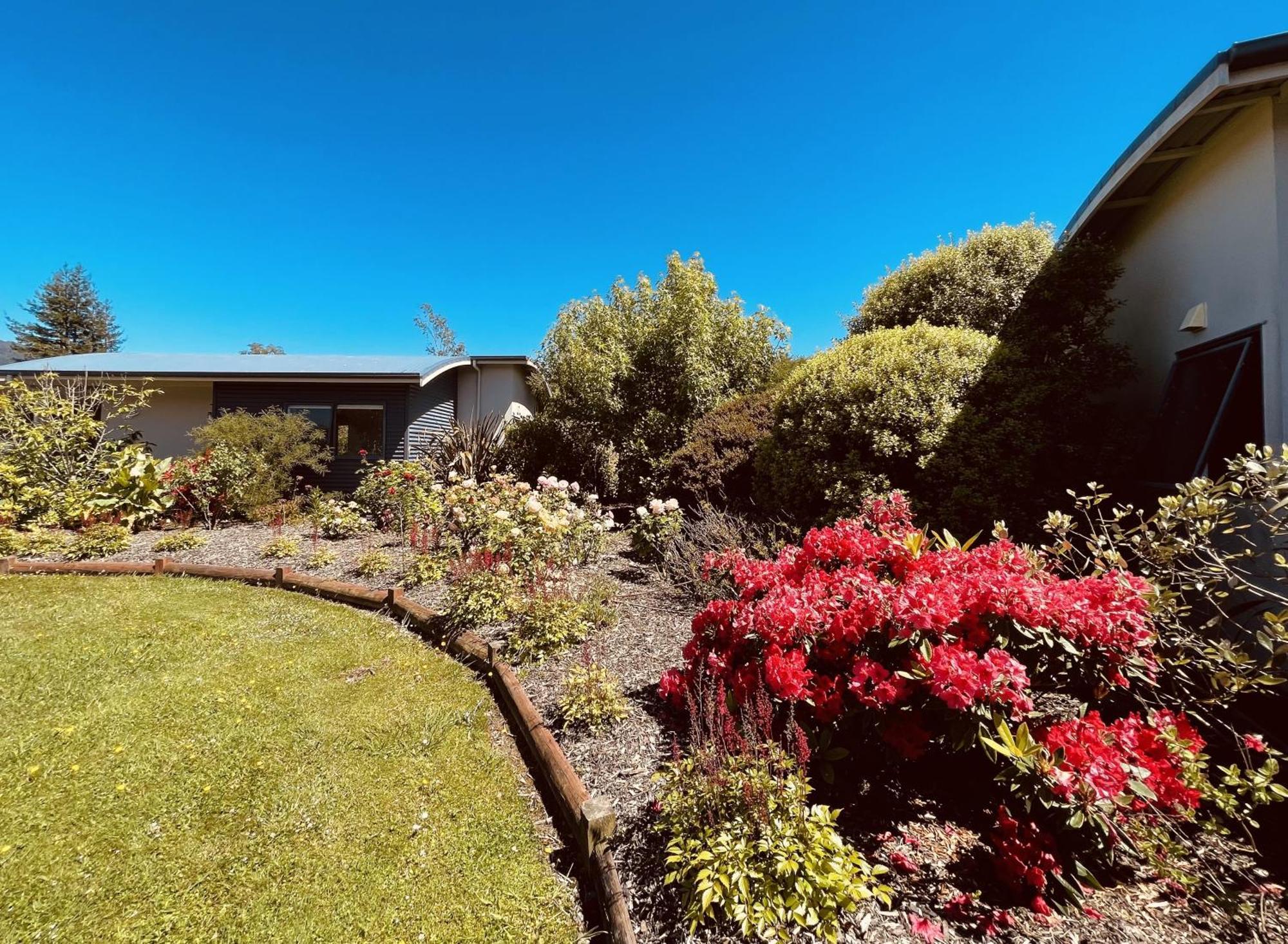 Patons Rock Beach Villas Takaka Exterior photo