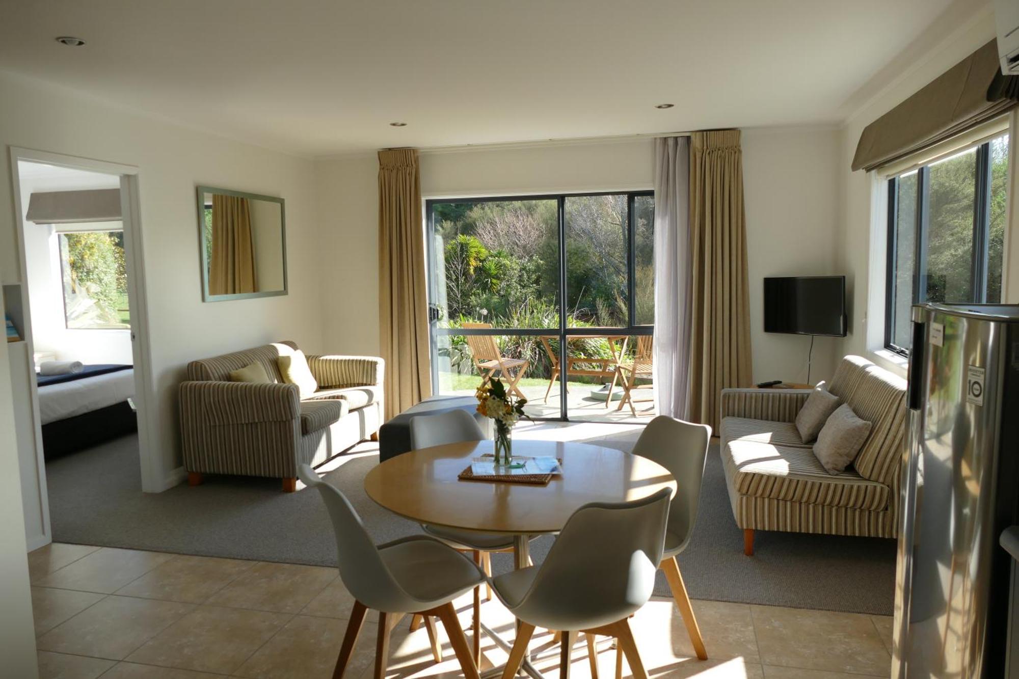Patons Rock Beach Villas Takaka Exterior photo