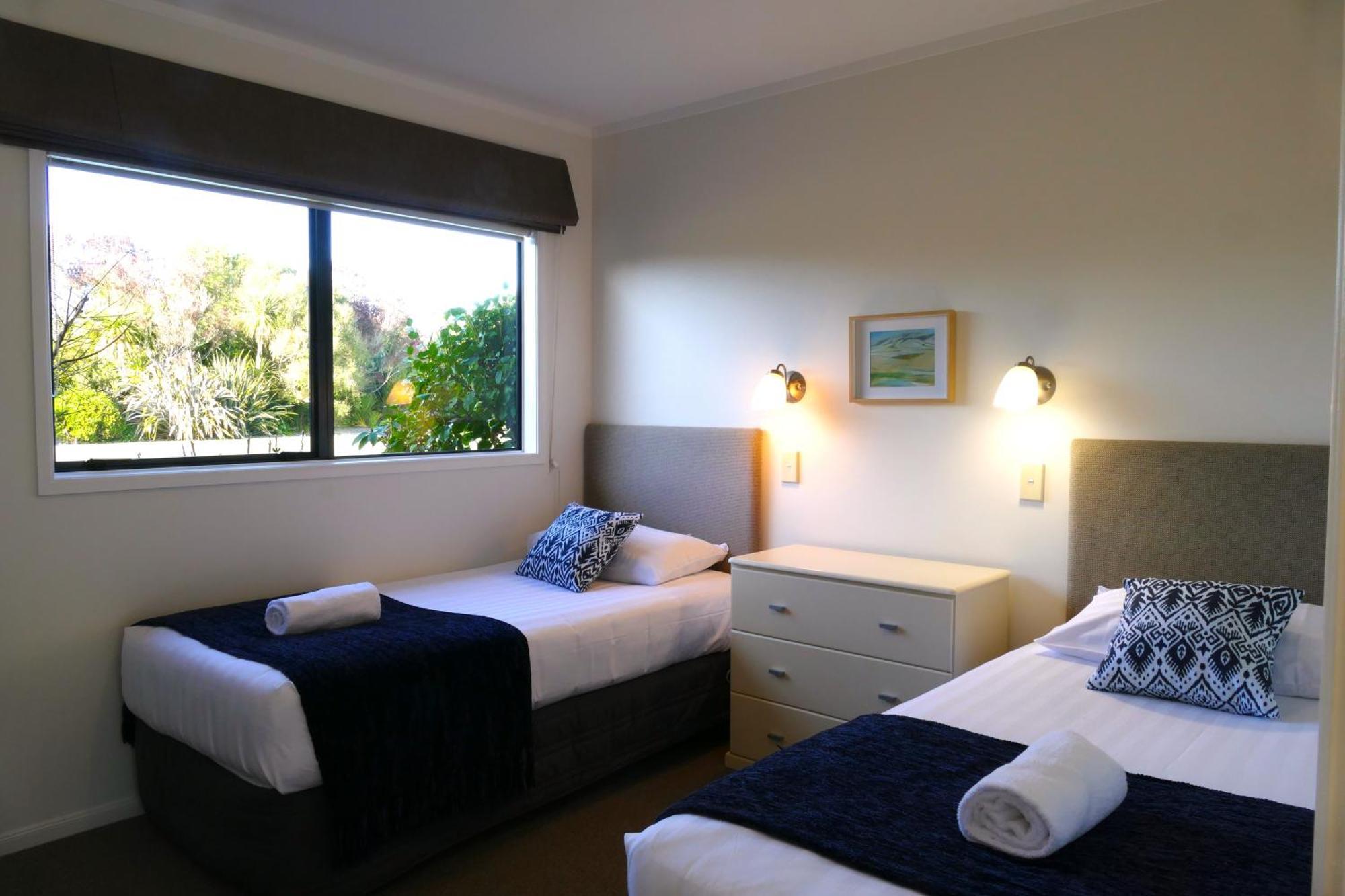 Patons Rock Beach Villas Takaka Exterior photo