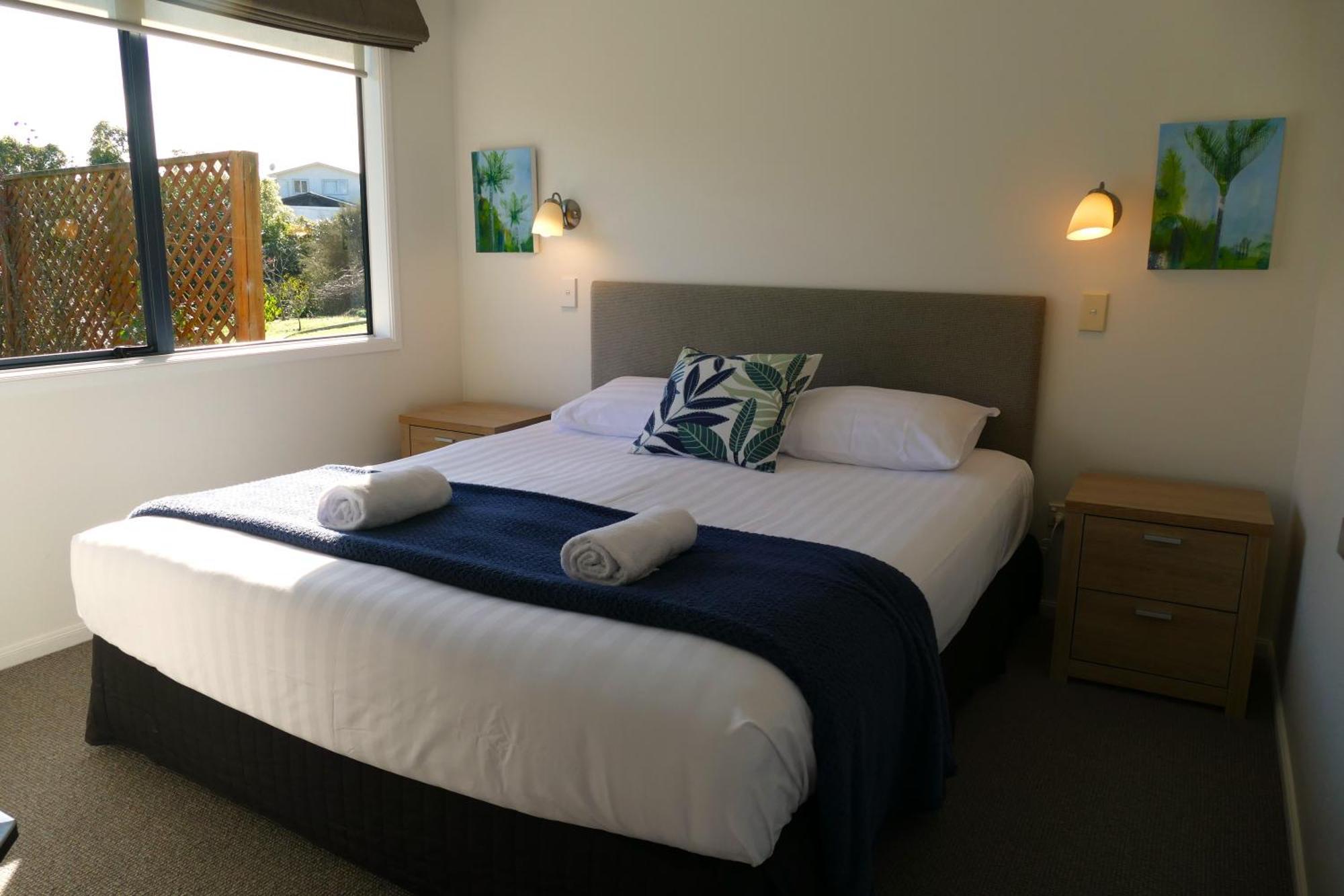 Patons Rock Beach Villas Takaka Exterior photo