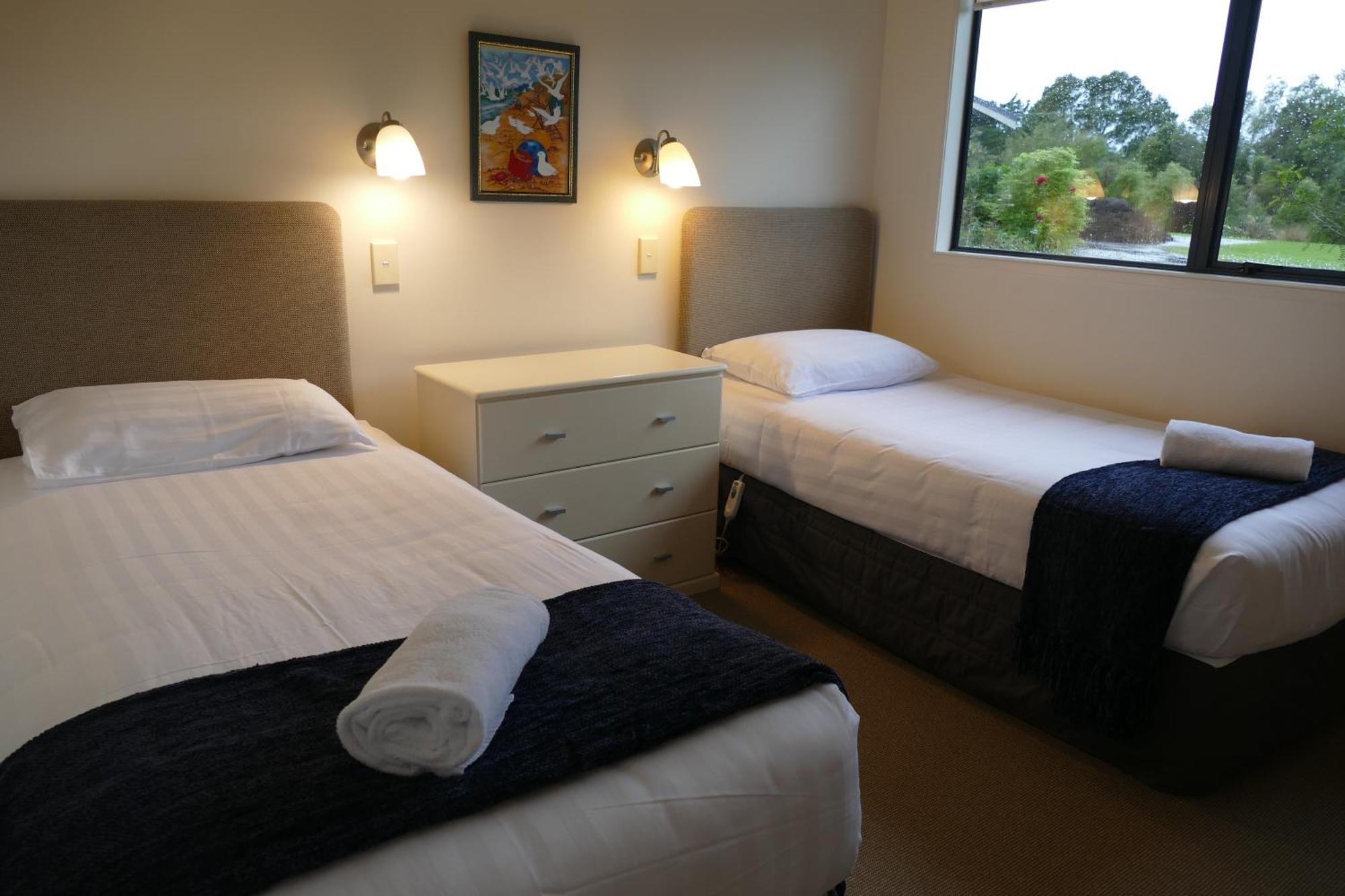 Patons Rock Beach Villas Takaka Exterior photo