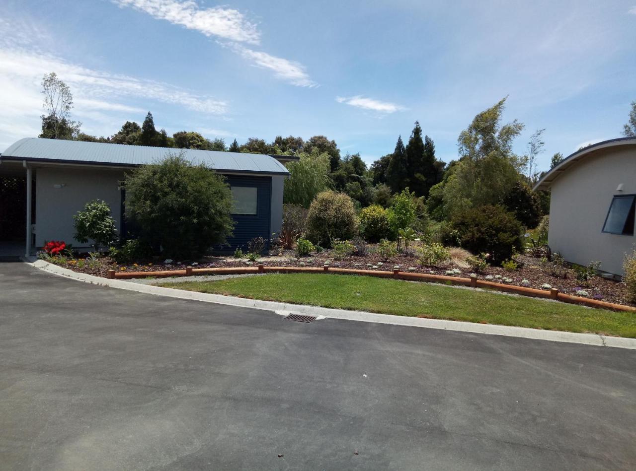 Patons Rock Beach Villas Takaka Exterior photo